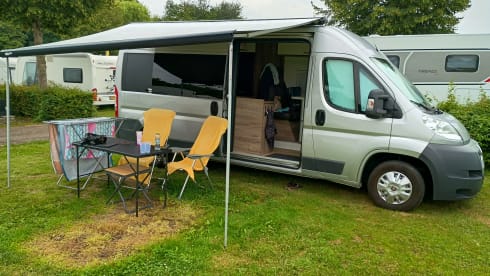 2p Peugeot bus from 2011