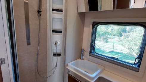 NEW-LUXURY-Rimor Seal 5 Gold – 4-6 berth-Fully equipped- 6 SEATBELTS-Fiat Ducato 140 HP