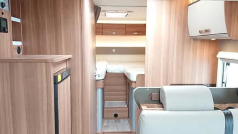YN24 AZO - 4 berth Weinsberg 700 ME Romford 