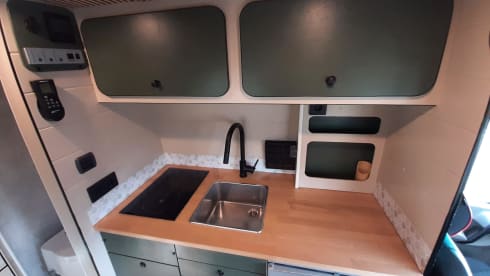 2p Mercedes-Benz bus uit 2017