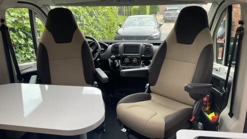 Jeffrey – Autobus Fiat a 2 posti del 2026 Mc Louis Memfys 4