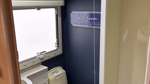 Buccaneer Budget Beast: Abenteuer mit dem Wohnmobil-Mietwagen von Ford (Baujahr 2003)!