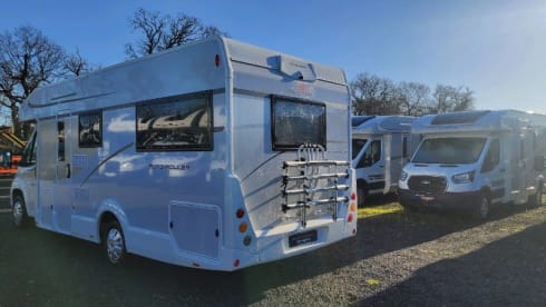 Auto Roller 747 – 2024 Roller Team Auto Roller 747 automatic six berth + six seatbelts 