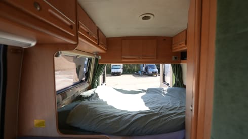 Minty – Minty; Cheerful 2p campervan from 2004, solar panel on the roof!