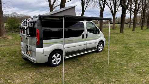Het Reisbussie – 2-seater Renault bus from 2011