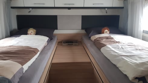 Beautiful Sunlight T68 Adventure Edition AUTOMATIC with spacious single beds.