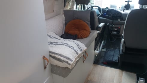 Jazzy – Volkswagen LT35 campervan from 2004, for 2 people