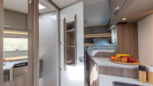 Brom – 4p Carado from 2024, semi-integrated new camper