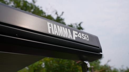 Amigo – 4p Volkswagen bus from 2016