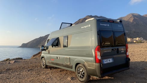 Cocolishi Camper – New bus camper for up to 4 people in Spain