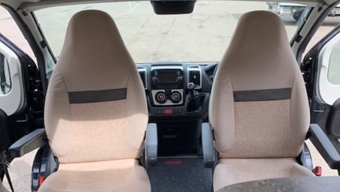 Platinum Camper – 2 adult 1 child Lux Camper Eldiss CV40 ltd edition