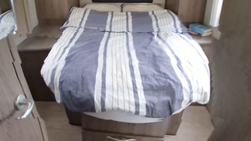 luxurious 4-person Bavaria Arctic integral from 2014