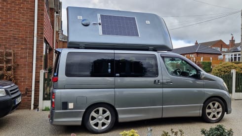 El – 2/3 berth Nissan Elgrand campervan with pop up roof