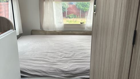 Maxi – 4 berth Benimar T482 automatic