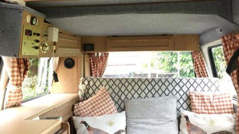 Blue – Volkswagen Wohnmobil mit 4 Schlafplätzen aus dem Jahr 1986