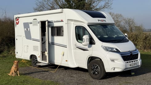 Amelie – 2/4-Schlafplätze Pilote 7m Wohnmobil mit geräumigem Wohnbereich.