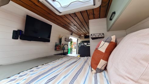 Glen – 2 berth Citroën Relay L3H2 converted campervan with shower/toilet N500CCO