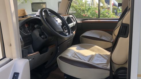 ZEER LUXE HYMER CAMPER – For rental to two experienced campers  