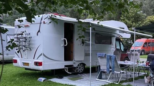 Family camper with bunk bed, 6 persons - Sunlight Alcove from 2009