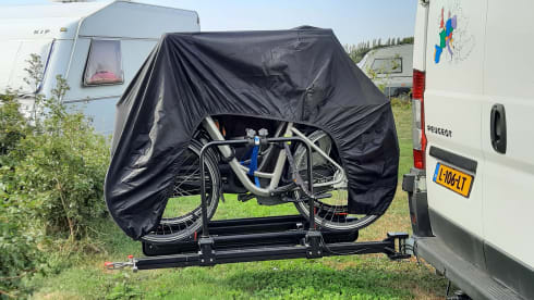 Take Five! – Compact yet spacious practical 2 person Peugeot bus camper