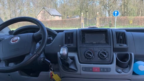 Mario – Perfect Fiat Bavaria Camp camper van for rent -automatic
