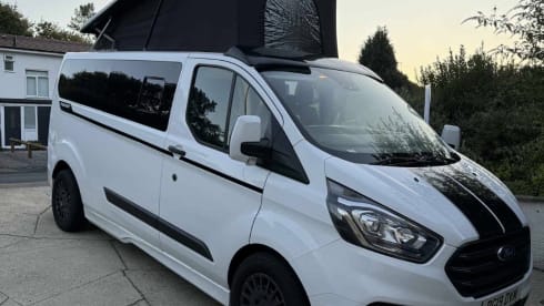 Val’s Northern Voyager – Camping-car Ford 4 places à partir de 2019