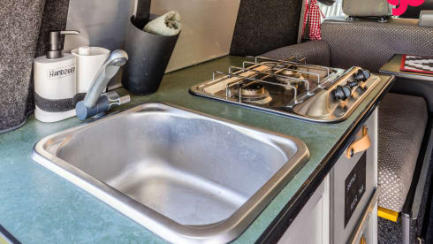 Menoenie – 4-person Volkswagen camper van