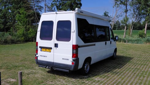 2-person Peugeot campervan from 1997