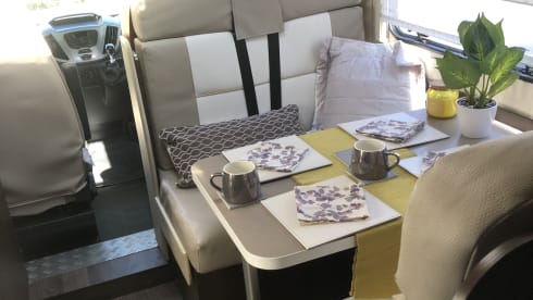 Bella – Great Family 6 berth/6belts Motorhome