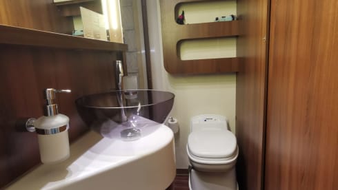 Droom op wielen! -Luxe camper met grote leefruimte!