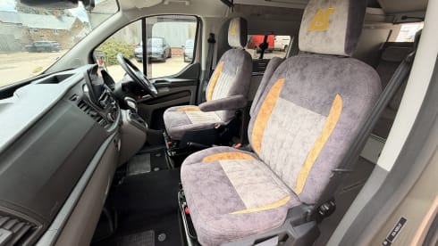 Blondie – 4 berth Ford campervan from 2022