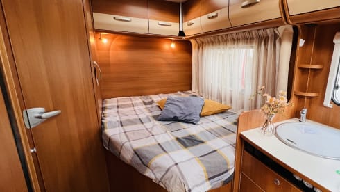 Making Memories! – Cozy fully furnished Hymer Carado 4 persons / Euro 5 motorbike