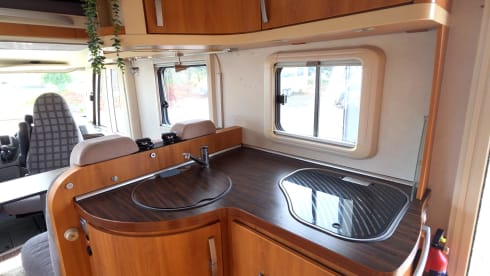 Dormouse – Camping-car Hymer B508 CL entièrement intégré - Assurance incluse