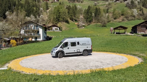 Fred von Knaus – Get in, turn the key, holiday feeling!