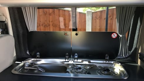 Dougie – Beautiful converted VW T5.1 Transporter 4 berth
