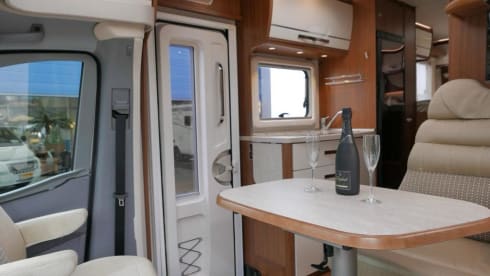 2p Mercedes-Benz semi-integrated uit 2016