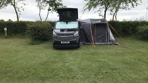 Roma – Superb 4 berth Vauxhall Vivaro campervan LWB