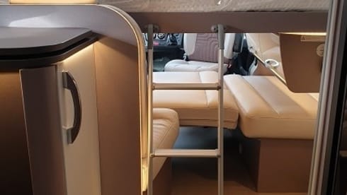 Kayden – 4 Berth Luxury Motorhome