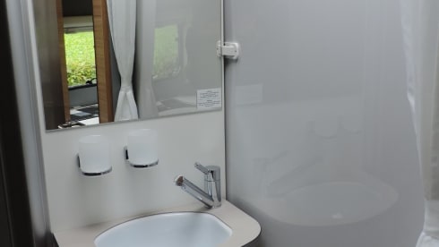 Just-Us – Luxury Dethleffs T6812 Just 90