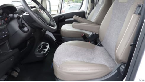 Elvis – Dethleffs camper with lots of space