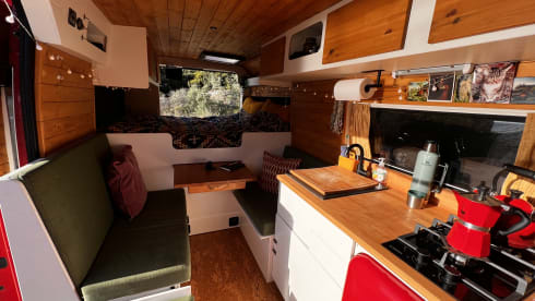 Cozy Off-Grid campervan for the ultimate adventure