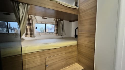 Dolly – Luxury 7 birth Family Motorhome 