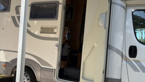 5p Adria Mobil alcove uit 2011