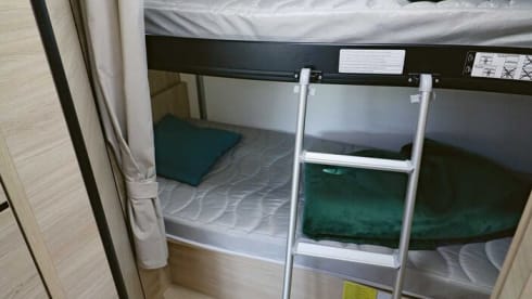 Chausson spacieuse avec boîte automatique, idéale pour les familles