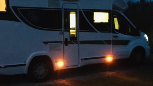 Rent a Mobi – 5p Benimar semi-integrated from 2022
