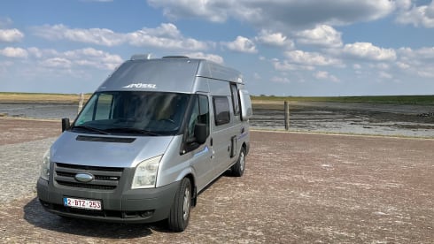 Dame Fortuna – Compact Ford camper van