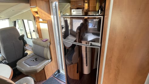 Edens Wanderlust – Luxury camper with every convenience, a dream on wheels!