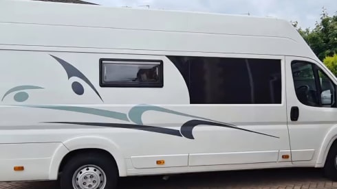 Gino Da Camper – 2 berth Peugeot campervan from 2017