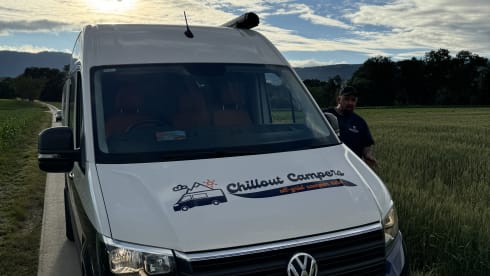 Lottie – Volkswagen Off-Grid Camper Sleeps 4 - Carries 5