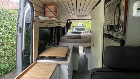 Beautifully spacious 2-4 person Bus camper Sprinter 2015